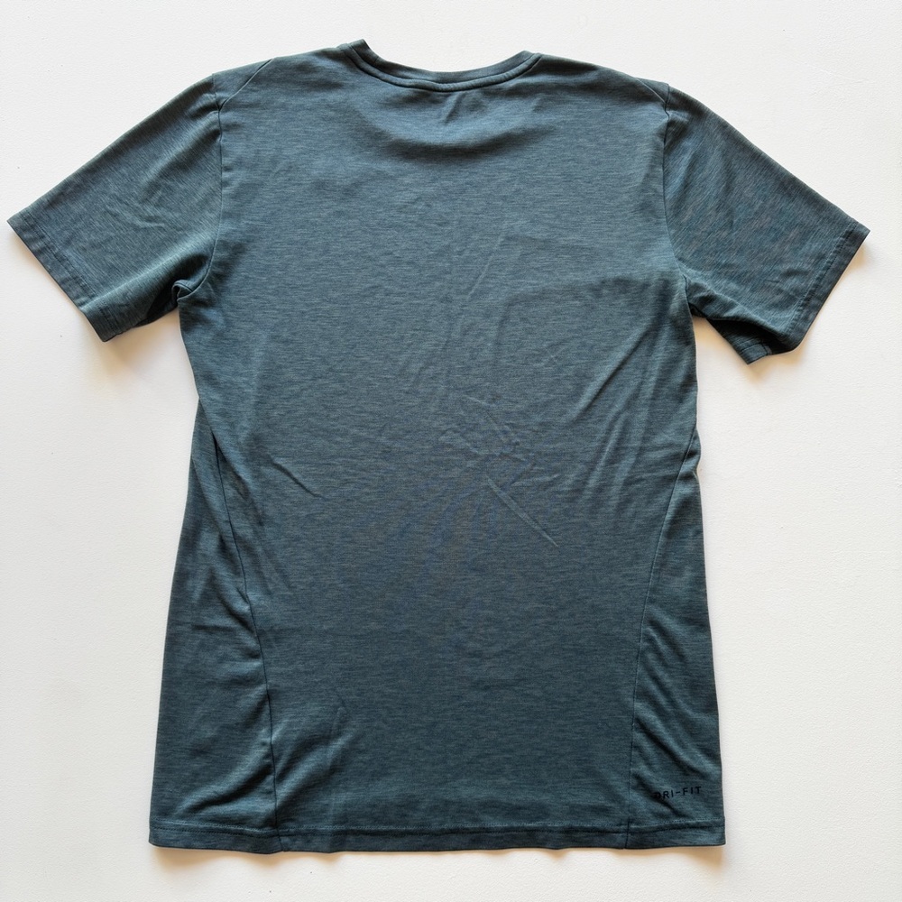 Nike - Crew Neck Recycled Fabric Dri Fit Short Sleeve Tee in Green - Picture 2 of 4